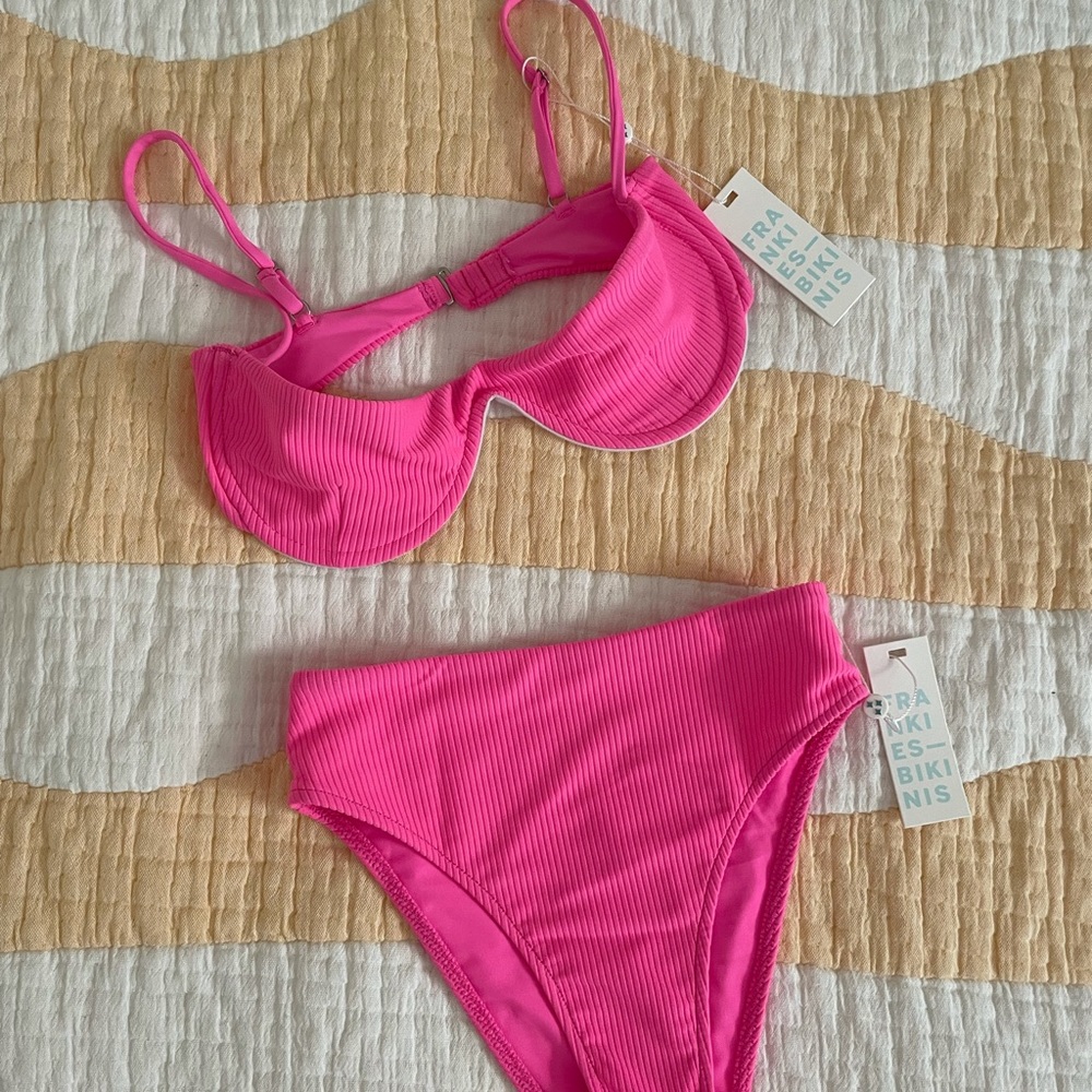 Frankie’s Bikinis Tolly Top & Jenna Bottoms
